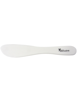 Curved spatula for body care
